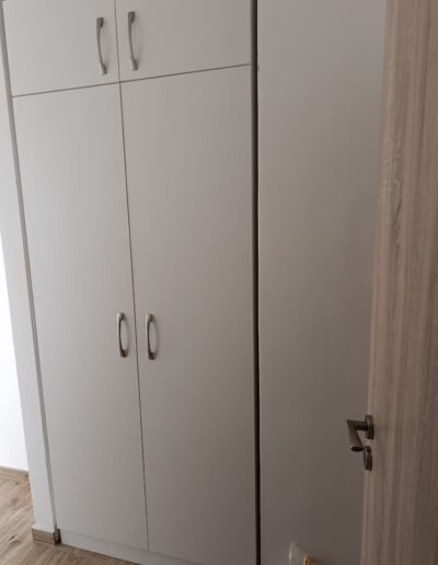 Stolařství Orlová realizace šatní skříň na míru